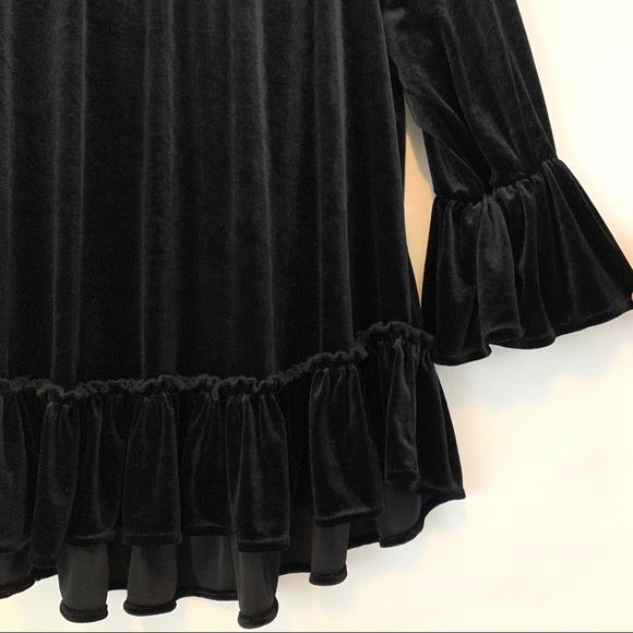 2 Chic Luxe Sz: M/L off shoulder velvet Blouse - Picture 5 of 8